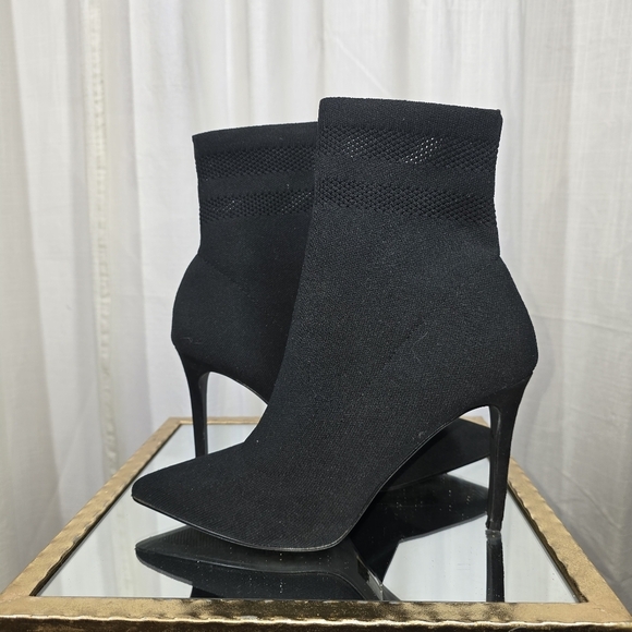 Shoes - Steve Madden Black Sock Boots
